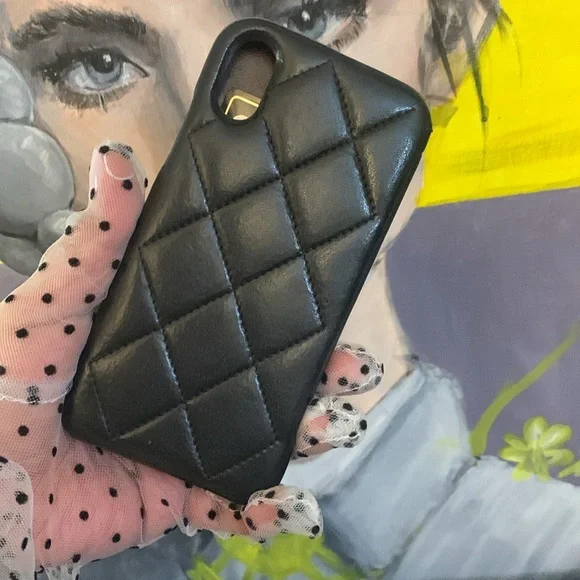 🔥 SOLD🔥 Chanel Caviar Leather Phone Case fits most iPhone XS and XR - Picture 3 of 7